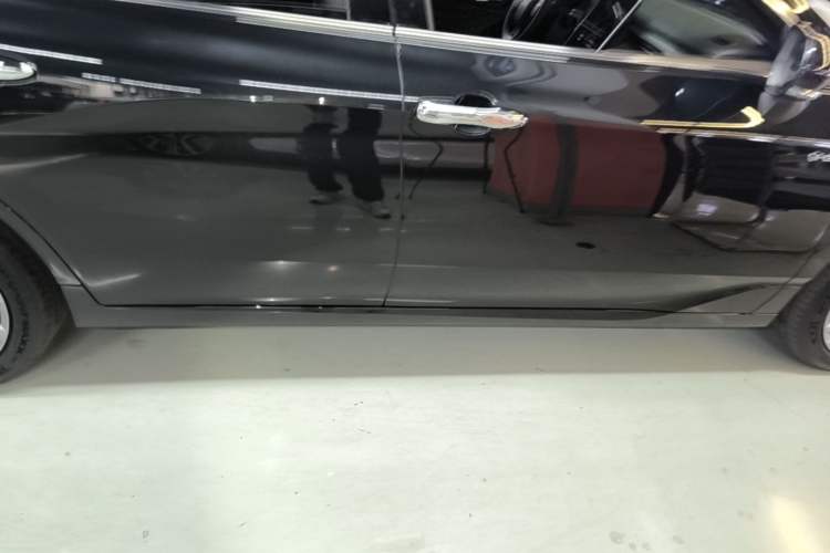 Used Toyota Avalon 2024 Dual-Motor 2.0L Luxury Edition Right Side Sill