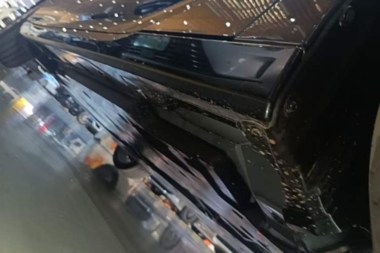 Used Toyota Avalon 2024 Dual-Motor 2.0L Luxury Edition Right Side Sill