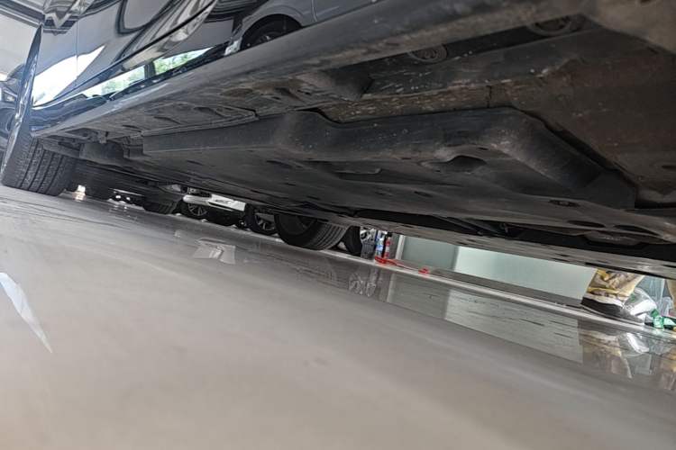 Used Toyota Avalon 2024 Dual-Motor 2.0L Luxury Edition Right Side Sill