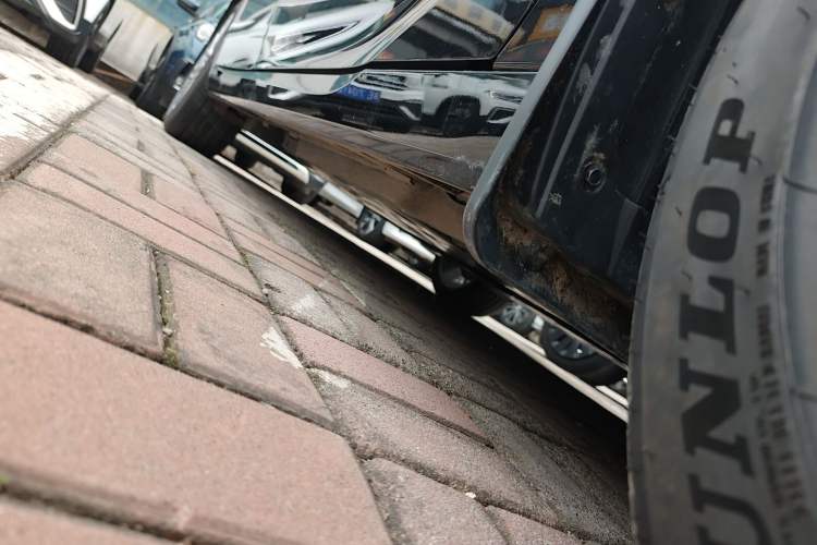 Used Toyota Avalon 2024 Dual-Motor 2.0L Premium Edition Right Side Sill