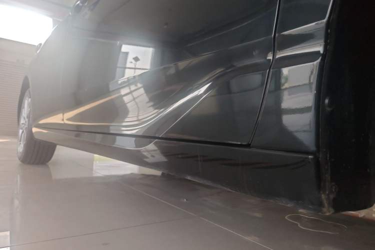 Used Toyota Avalon 2024 2.0L Premium Edition Right Side Sill