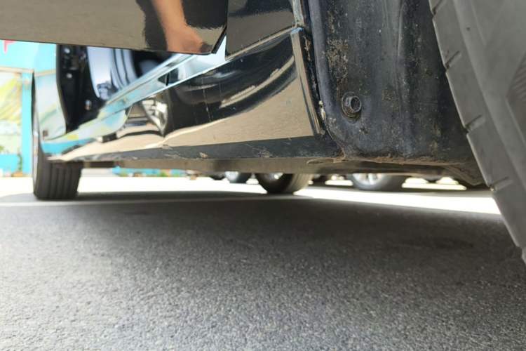 Used Toyota Avalon 2024 Dual-Motor 2.0L Premium Edition Right Side Sill