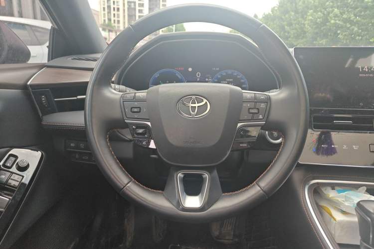 Used Toyota Avalon 2024 Dual-Engine 2.5L XLE Premium Edition Steering Wheel