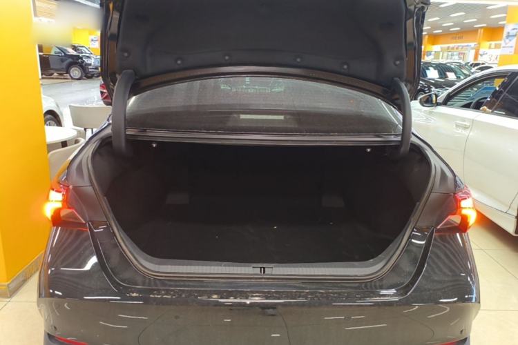 Used Toyota Avalon 2024 Dual-Motor 2.0L Luxury Edition Trunk