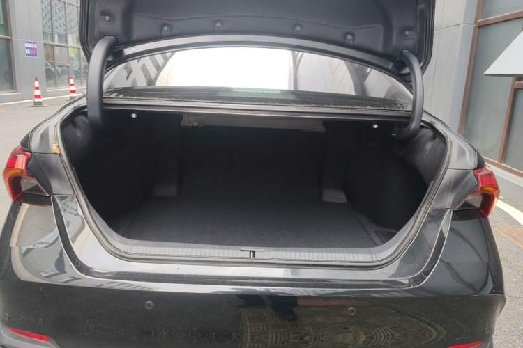 Used Toyota Avalon 2024 Dual-Motor 2.0L Premium Edition Trunk