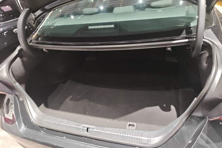 Used Toyota Avalon 2024 Dual-Motor 2.0L Luxury Edition Trunk