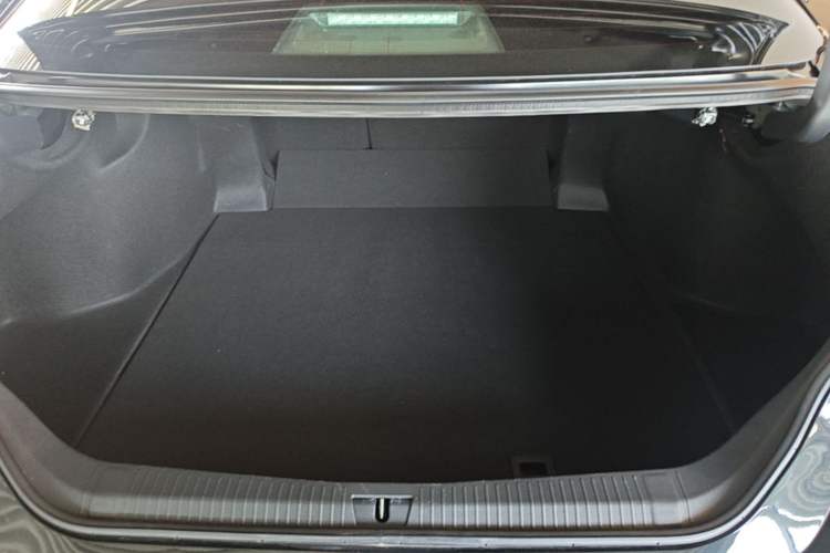 Used Toyota Avalon 2024 Dual-Motor 2.0L Premium Edition Trunk