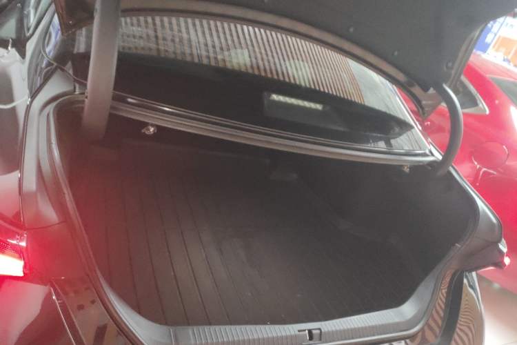 Used Toyota Avalon 2024 Dual-Motor 2.0L Premium Edition Trunk