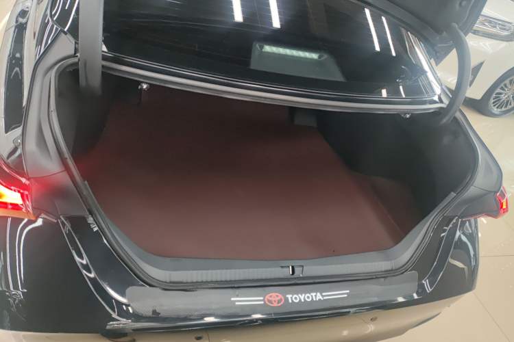 Used Toyota Avalon 2024 Dual-Engine 2.5L XLE Premium Edition Trunk