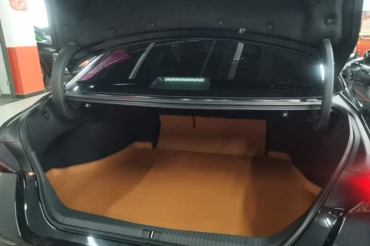 Used Toyota Avalon 2024 Dual-Motor 2.0L Luxury Edition Trunk