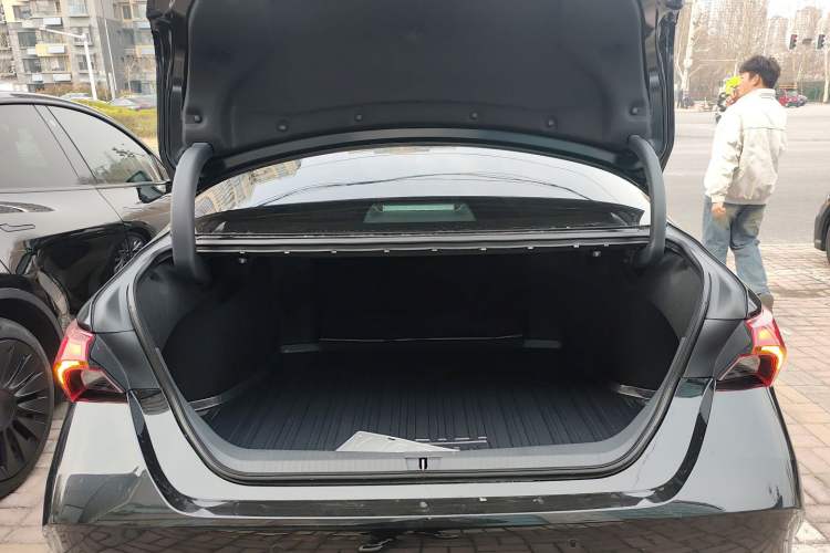 Used Toyota Avalon 2024 Dual-Motor 2.0L Premium Edition Trunk
