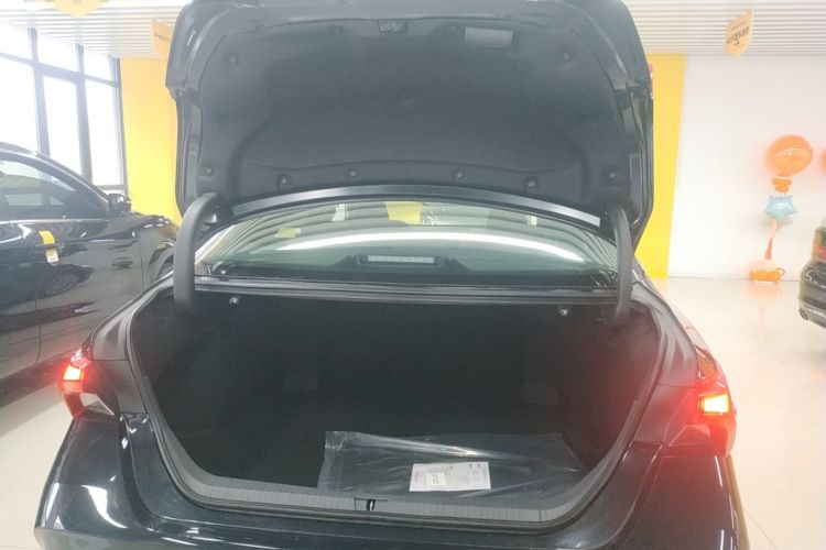 Used Toyota Avalon 2024 Dual-Engine 2.5L XLE Premium Edition Trunk