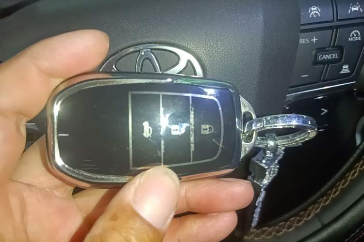 Used Toyota Avalon 2024 Dual-Motor 2.0L Luxury Edition Vehicle Key