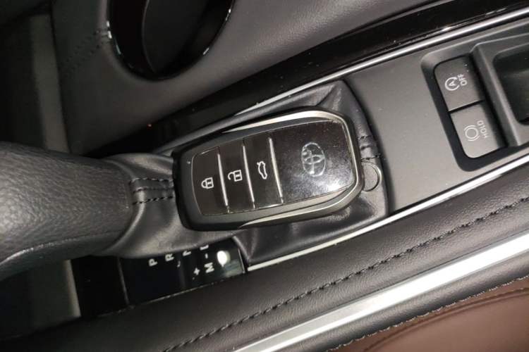 Used Toyota Avalon 2024 2.0L Ambition Edition Vehicle Key