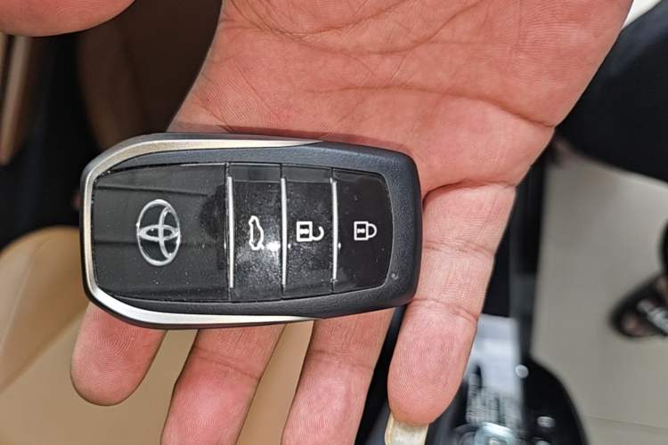 Used Toyota Avalon 2024 Dual-Motor 2.0L Luxury Edition Vehicle Key