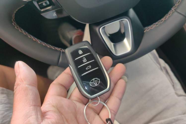 Used Toyota Avalon 2024 Dual-Engine 2.5L XLE Premium Edition Vehicle Key