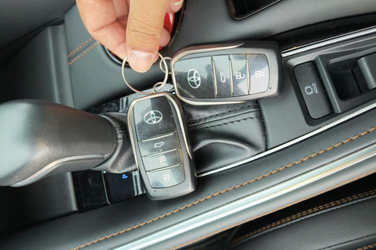 Used Toyota Avalon 2024 Dual-Motor 2.0L Premium Edition Vehicle Key
