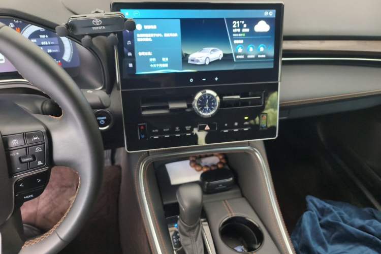 Used Toyota Avalon 2024 Dual-Motor 2.0L Luxury Edition Audio And AC Panel