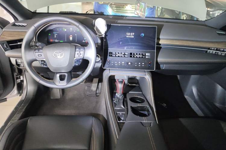 Used Toyota Avalon 2024 Dual-Motor 2.0L Luxury Edition Center Console