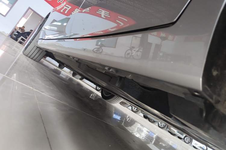 Used Toyota Avalon 2024 Dual-Motor 2.0L Luxury Edition Left Side Sill