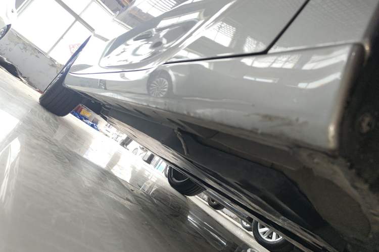 Used Toyota Avalon 2024 Dual-Motor 2.0L Luxury Edition Right Side Sill