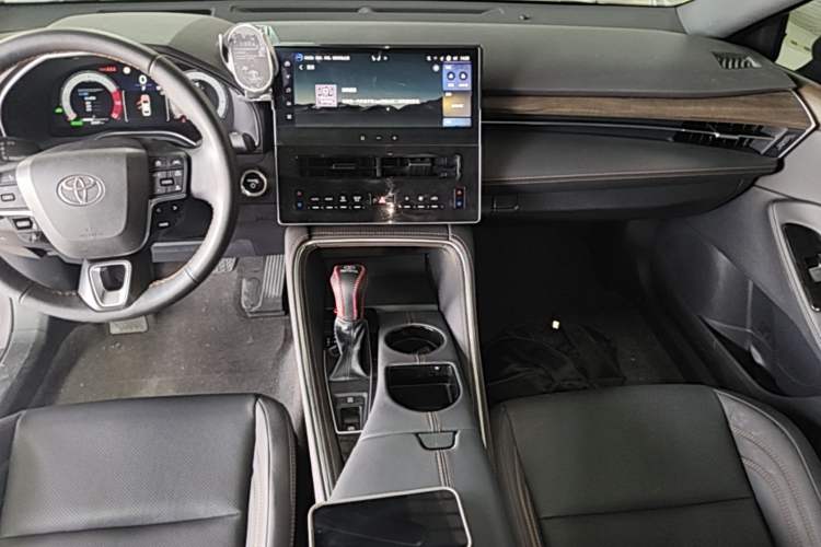 Used Toyota Avalon 2024 Dual-Motor 2.0L Luxury Edition Audio And AC Panel