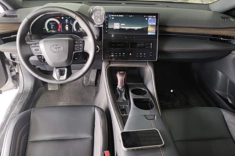 Used Toyota Avalon 2024 Dual-Motor 2.0L Luxury Edition Center Console
