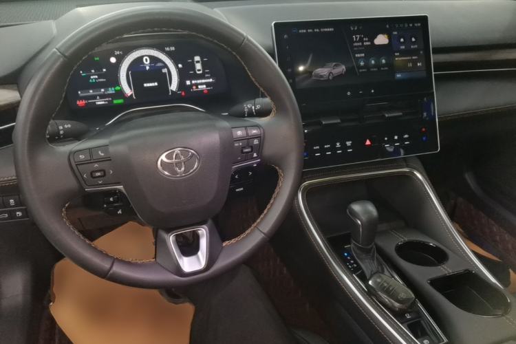 Used Toyota Avalon 2024 Dual-Motor 2.0L Luxury Edition Center Console