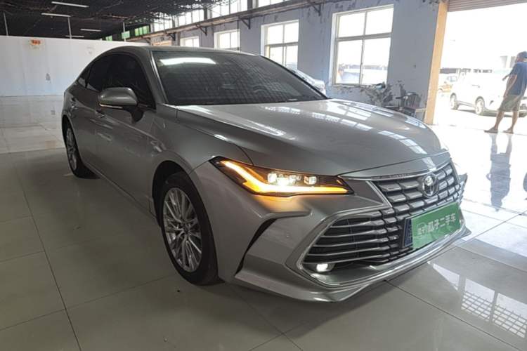 Used Toyota Avalon 2024 Dual-Motor 2.0L Luxury Edition Front Right 45 Deg