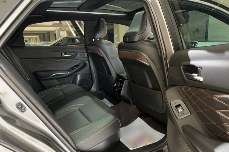 Used Toyota Avalon 2024 Dual-Motor 2.0L Luxury Edition Interior 10