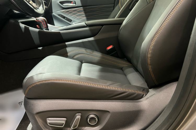 Used Toyota Avalon 2024 Dual-Motor 2.0L Luxury Edition Interior 3