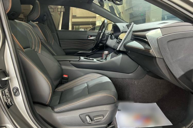 Used Toyota Avalon 2024 Dual-Motor 2.0L Luxury Edition Interior 9