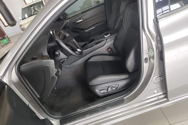 Used Toyota Avalon 2024 Dual-Motor 2.0L Luxury Edition Left Front Seat