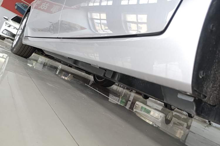 Used Toyota Avalon 2024 Dual-Motor 2.0L Luxury Edition Left Side Sill