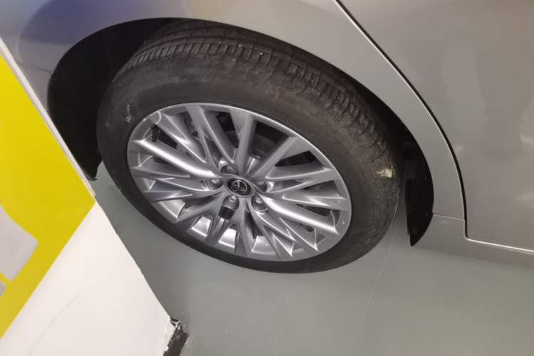 Used Toyota Avalon 2024 Dual-Motor 2.0L Luxury Edition Right Rear Wheel Hub