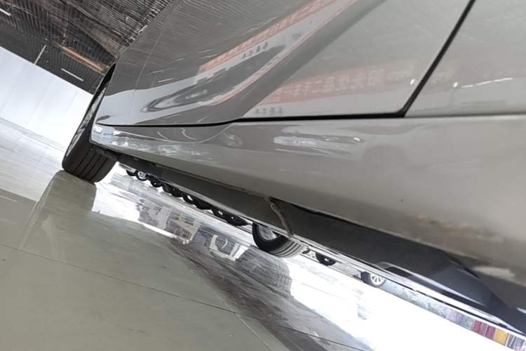 Used Toyota Avalon 2024 Dual-Motor 2.0L Luxury Edition Right Side Sill
