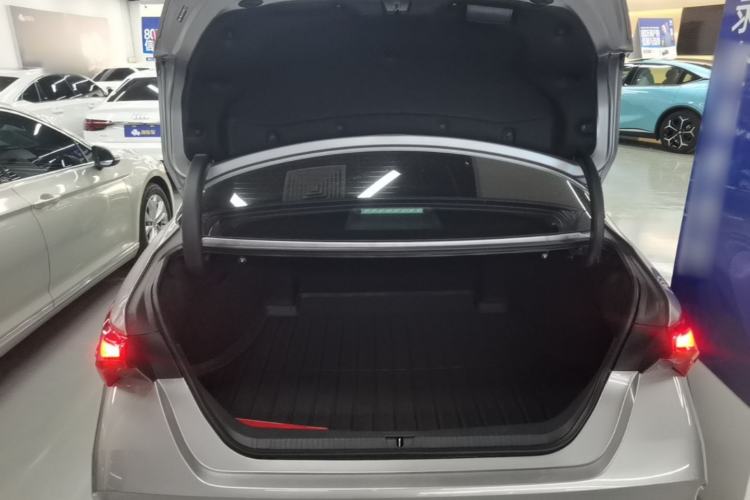 Used Toyota Avalon 2024 Dual-Motor 2.0L Luxury Edition Trunk