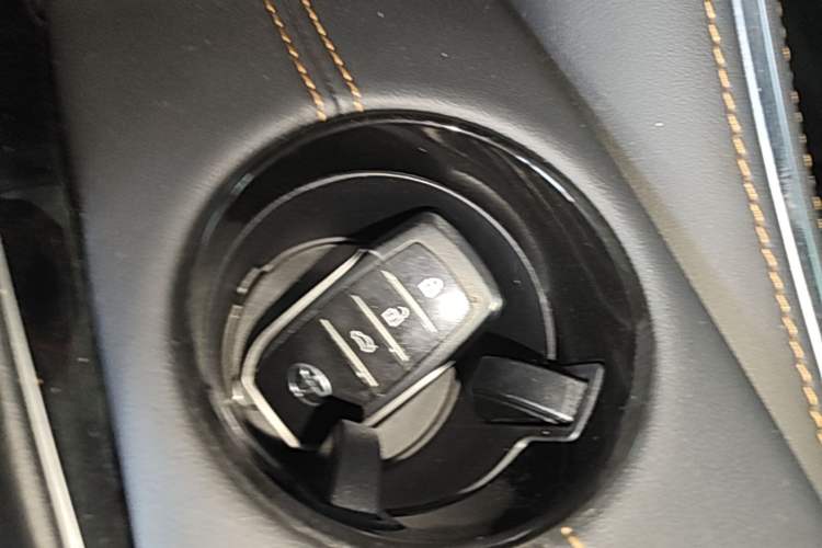Used Toyota Avalon 2024 Dual-Motor 2.0L Luxury Edition Vehicle Key