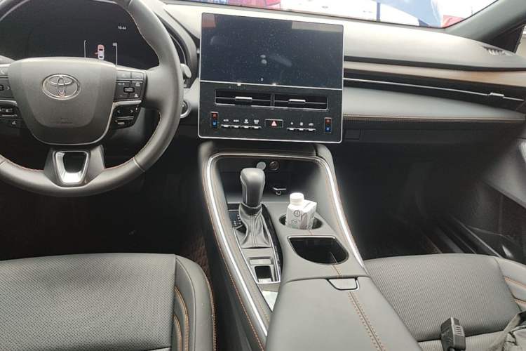 Used Toyota Avalon 2024 Dual-Motor 2.0L Luxury Edition Audio And AC Panel