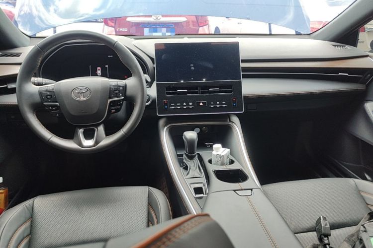 Used Toyota Avalon 2024 Dual-Motor 2.0L Luxury Edition Center Console
