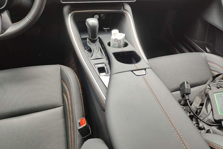 Used Toyota Avalon 2024 Dual-Motor 2.0L Luxury Edition Gear Lever