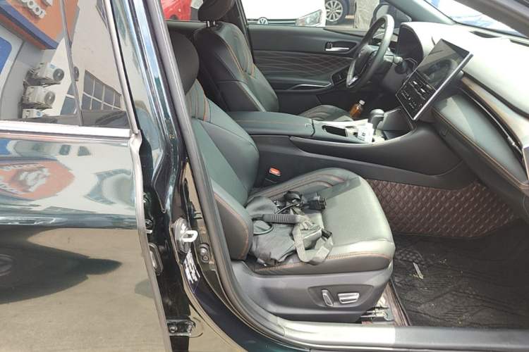 Used Toyota Avalon 2024 Dual-Motor 2.0L Luxury Edition Right Front Seat