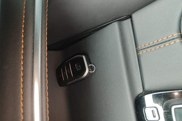 Used Toyota Avalon 2024 Dual-Motor 2.0L Luxury Edition Vehicle Key