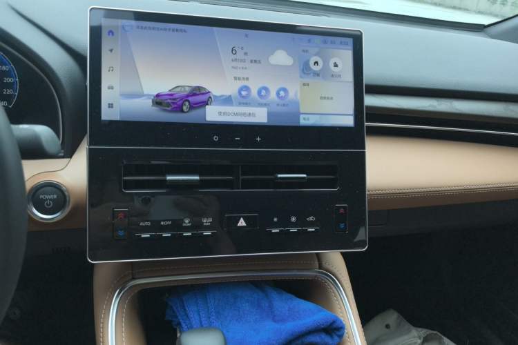 Used Toyota Avalon 2024 Dual-Motor 2.0L Luxury Edition Audio And AC Panel