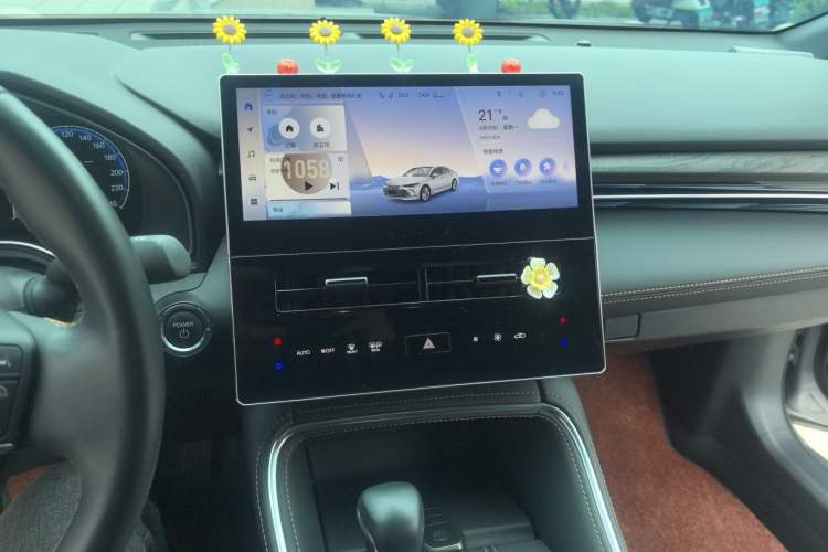 Used Toyota Avalon 2024 Dual-Engine 2.5L XLE Premium Edition Audio And AC Panel