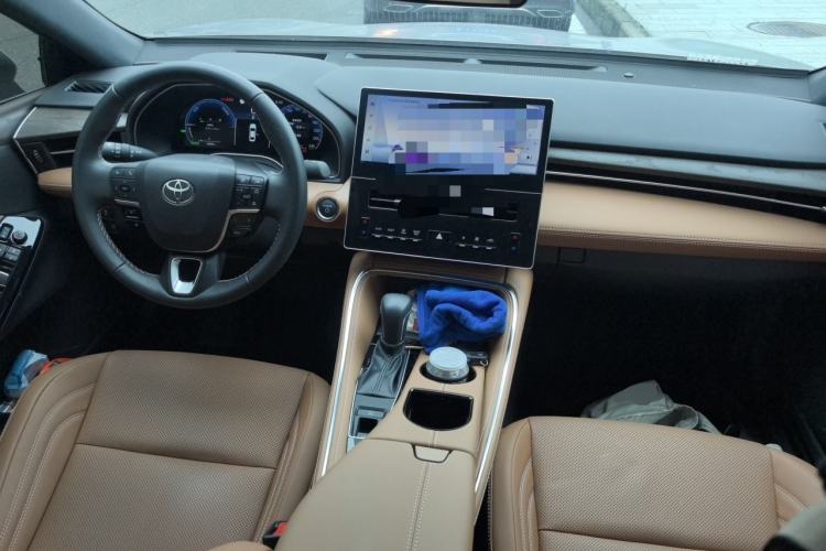 Used Toyota Avalon 2024 Dual-Motor 2.0L Luxury Edition Center Console