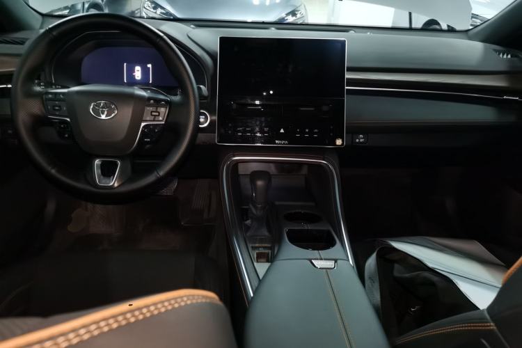 Used Toyota Avalon 2024 Dual-Motor 2.0L Luxury Edition Center Console