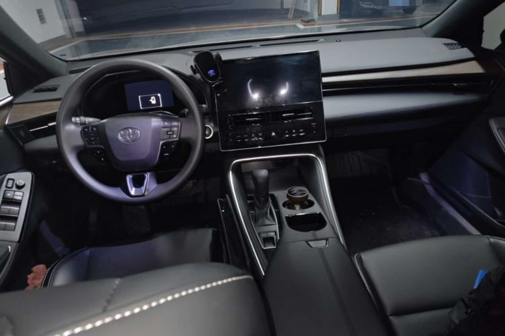 Used Toyota Avalon 2024 2.0L Ambition Edition Center Console