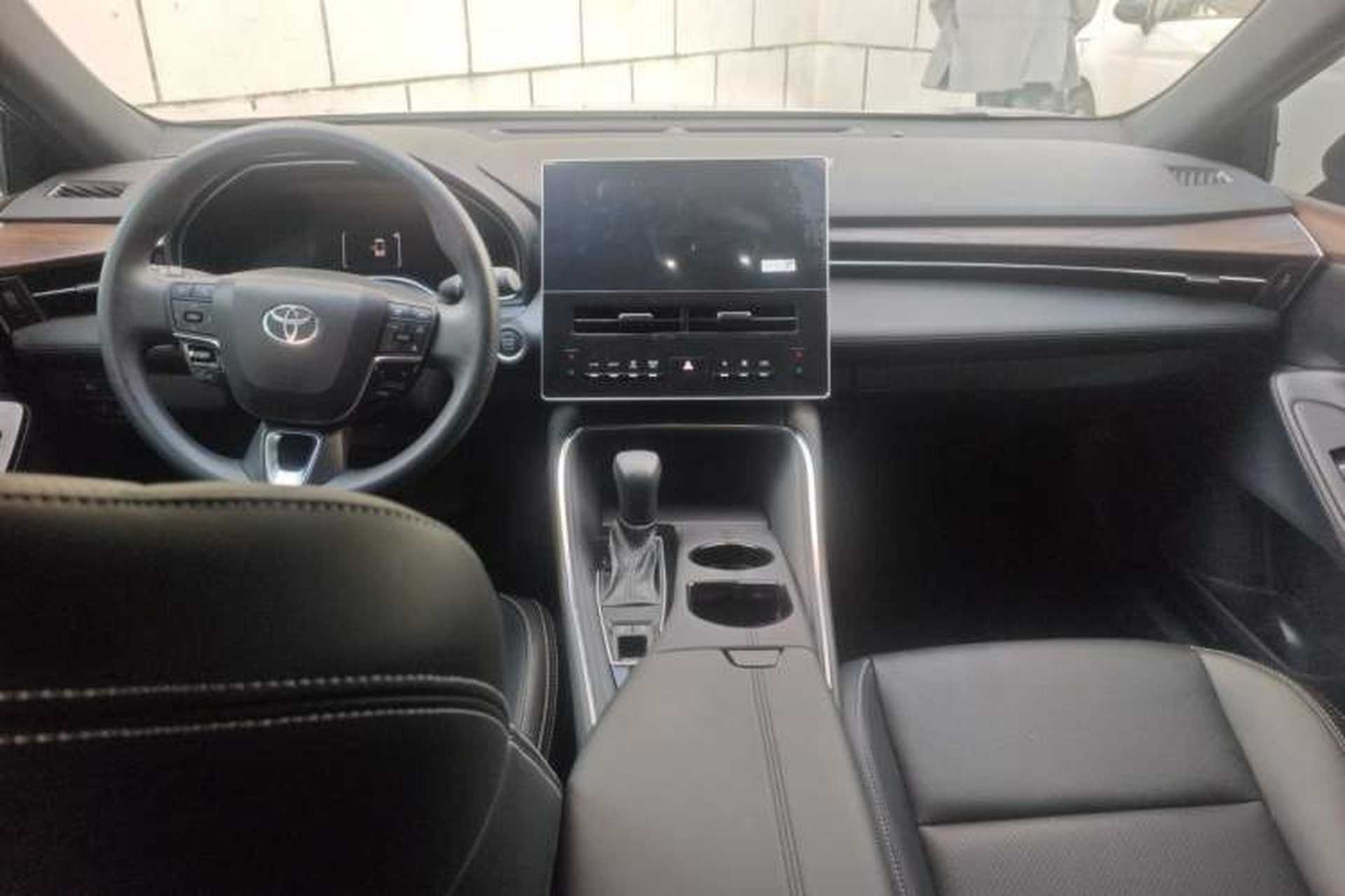 Used Toyota Avalon 2024 2.0L Ambition Edition Center Console