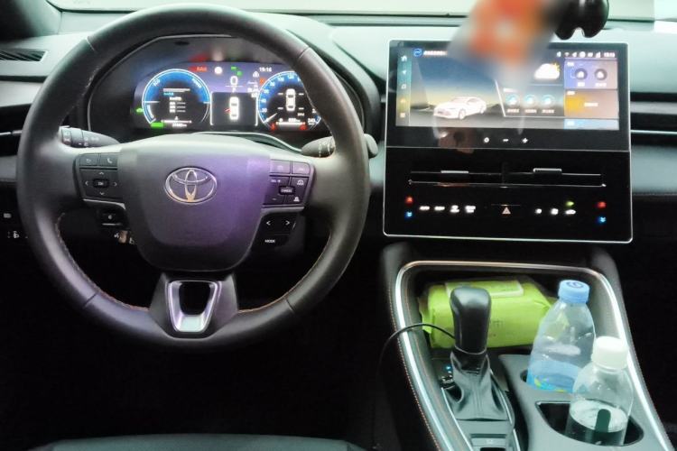 Used Toyota Avalon 2024 Dual-Engine 2.5L XLE Premium Edition Center Console